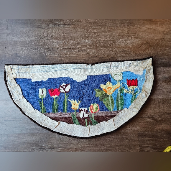 Vintage handmade rug, flower garden cottagecore half circle floor rug - Picture 11 of 13